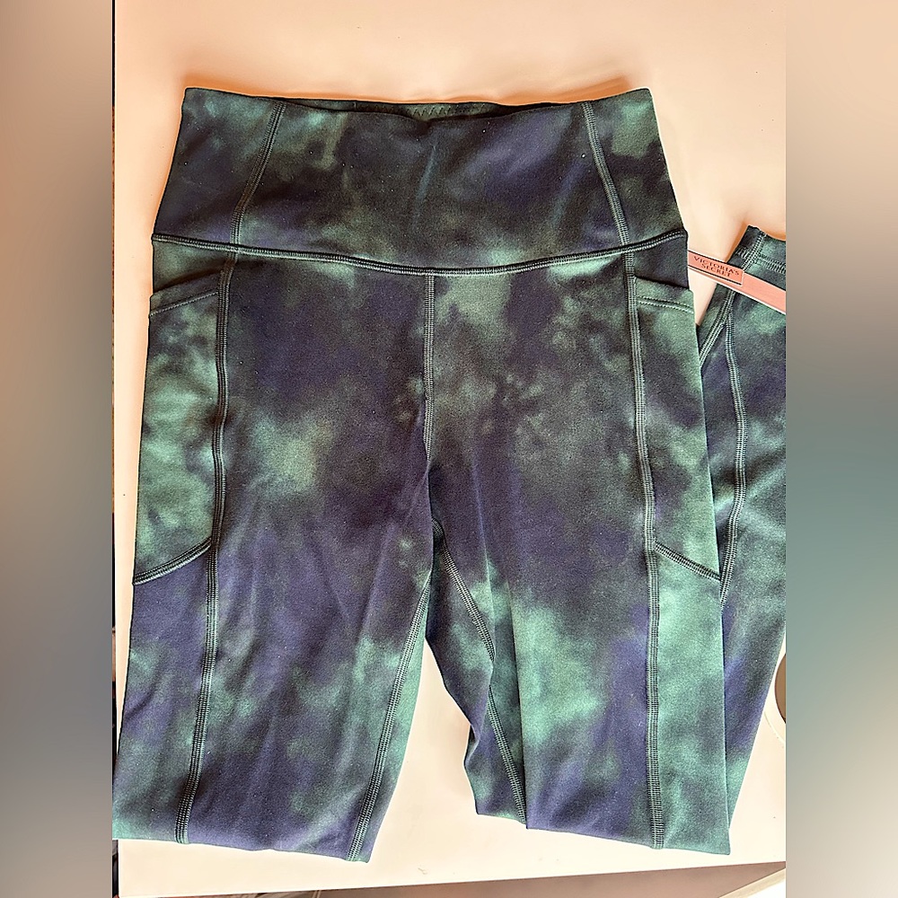 NWT - Victoria Secret high-waisted leggings (with pockets)